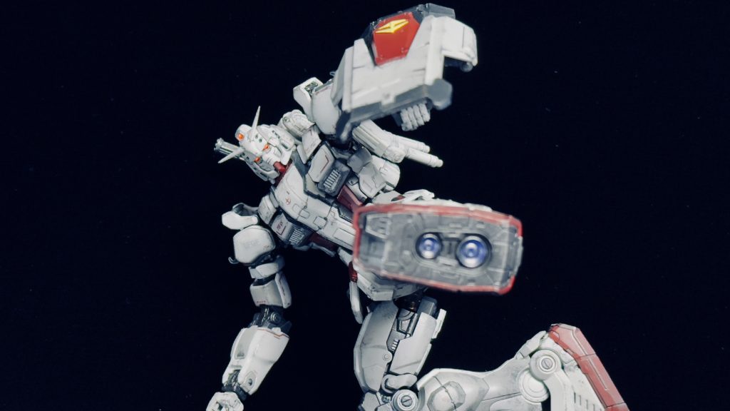 ガンダムキック！ザクと比較して異常な機動性を感じられた挙動ではありますが、初見時はかなり驚きました。