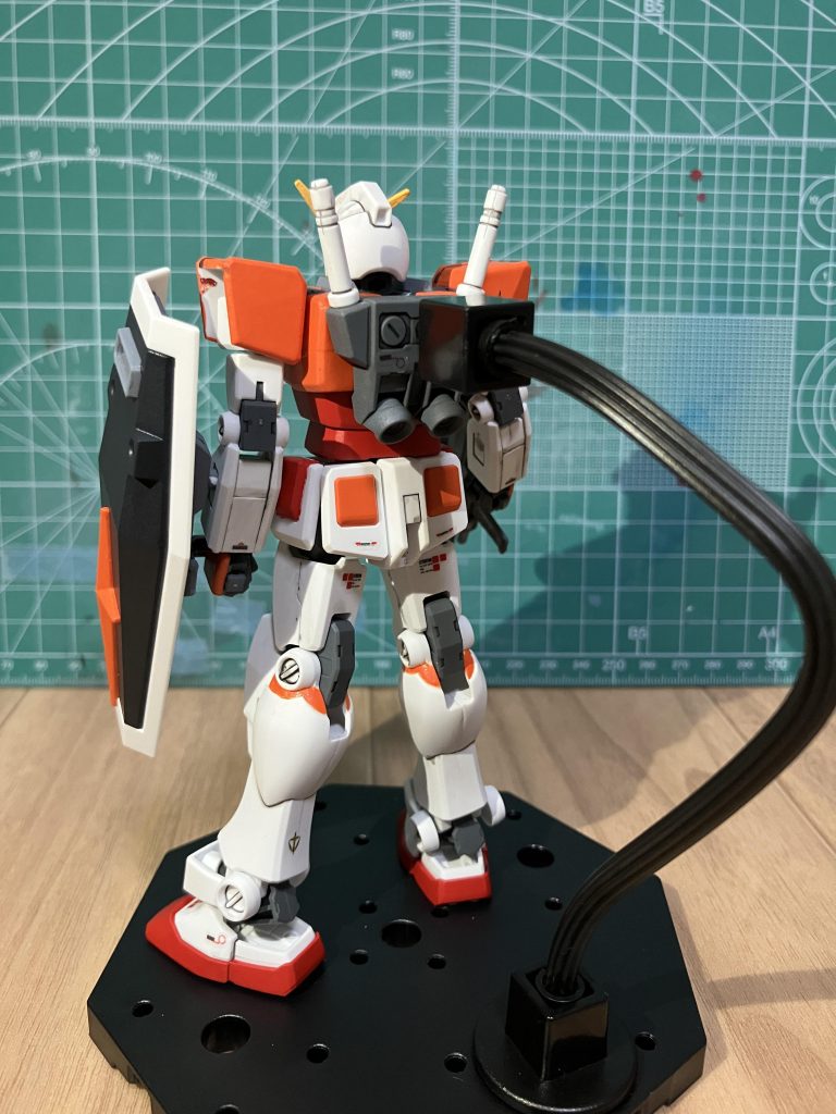 連邦デカール以外は100均デカールなので、ゆくゆく変色しそうな気がします(ー_ー;)デカールってどこに何貼ったらいいか難しい(´;ω;`)というわけで、ハイネ専用デスティニーカラーのRX-78 GUNDAM でした。