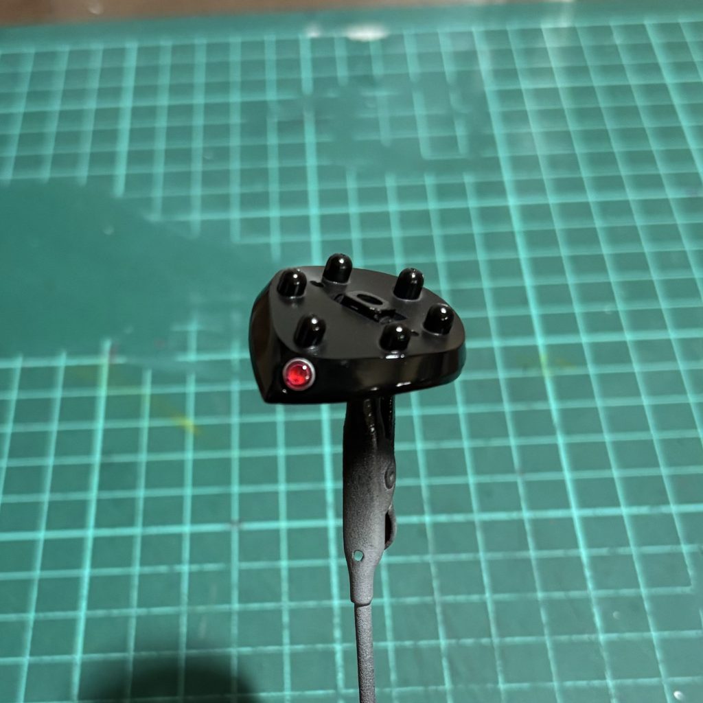 いつもと同じ、モノアイは100均レジンでお手軽改造です٩( 'ω' )و