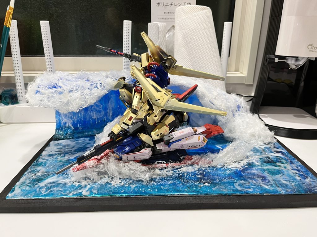 ボツカット。正面から見た時に百式が背中を向けてしまう。ウェーブライダーも動きが感じられない。正面を向くようレイアウトすべきだった。構図って難しい。