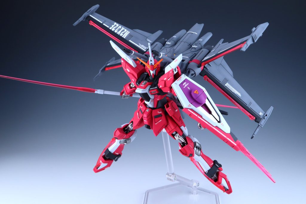 塗装については鮮やかな色になるように調色をし、バックパックの「フォランテス」は黒立ち上げから米空軍グレー色で行ってます。