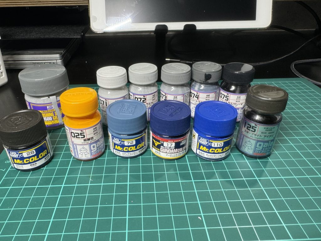 全体的にもうちょい濃いめのグレーにしたかった…