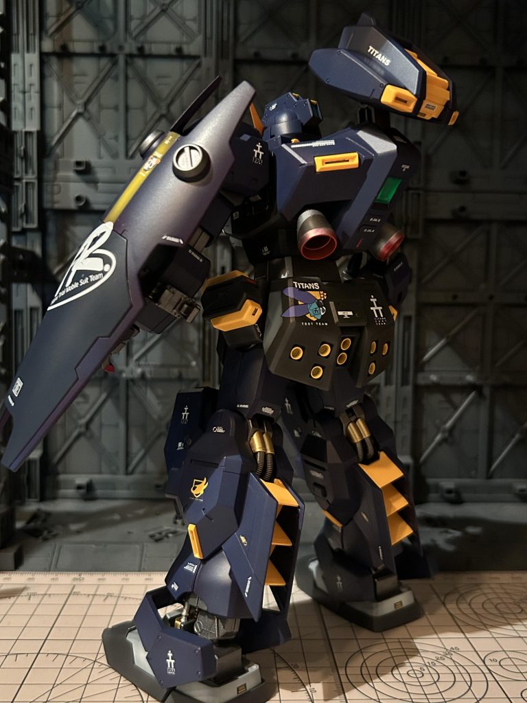 紫サフ立ち上げティターンズ　ブルーでグラデーションもう一度ティターンズブルーで色味調整