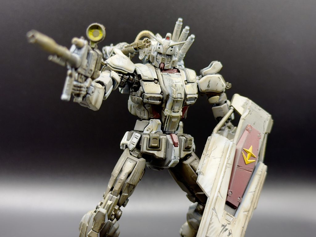 この機体はライフルよりサーベルの方がかっこええなーと思いましたが、せっかくなのでライフル装備も。