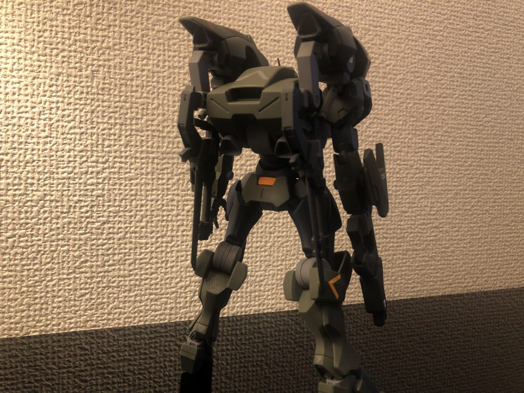 バックザウォートのバックパックのバーニアは小さく心許ないのでファラクトのものと変えてます。