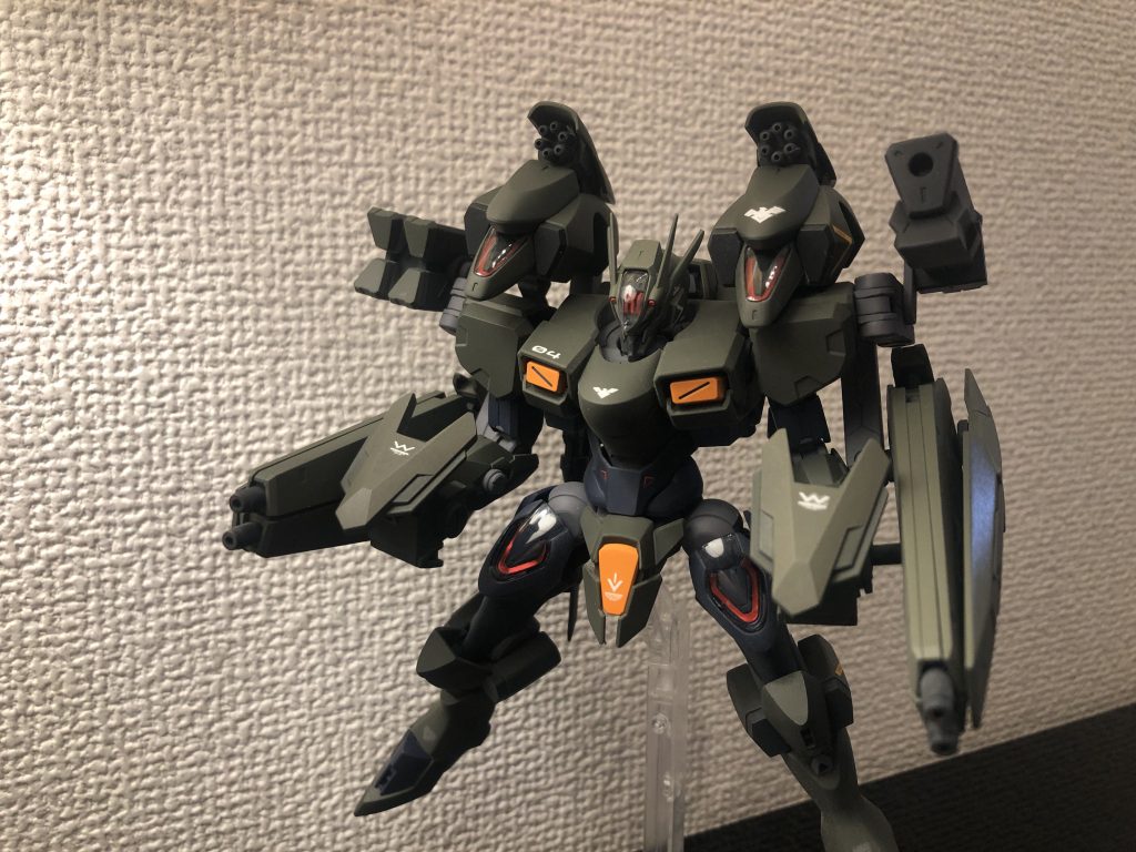 ブラストブースターの前面内部はバーニアからガトリングガンに変更しています。