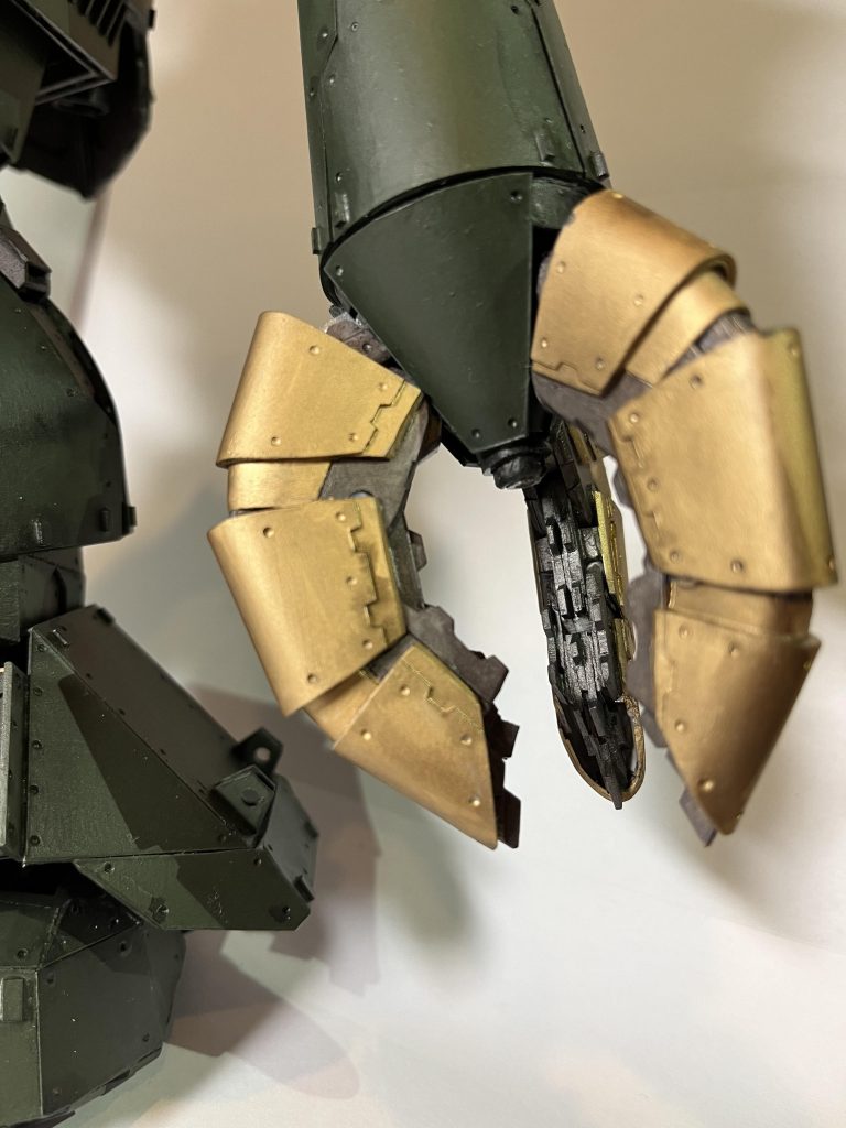 爪も各部動きます。メカのフォルムもオリジナルの解釈で表現しています。(というか、設定通りの丸味のデザインは手間が掛かるので、お手軽にした結果ですが…)