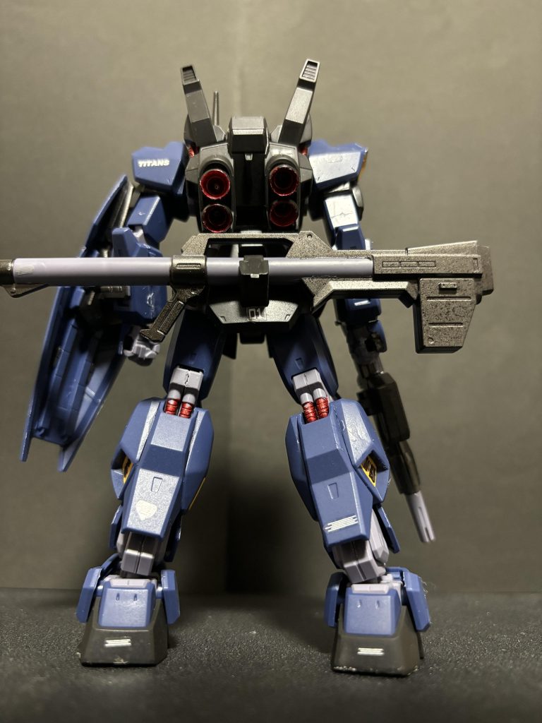 動力パイプやバーニアの中も赤に塗装しています。