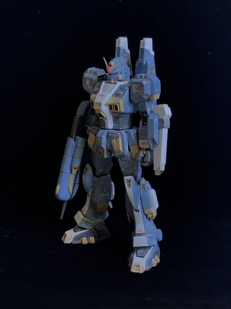 斜めから。非常に見辛いですが脚部にTRのデカールを貼っておりまして、トリントン基地所属という設定です。