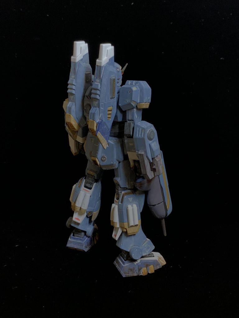 後ろから。脚部は少し泥汚れを付けております。以下、簡単にポージングです。