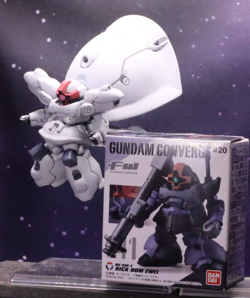 ベースは、リックドム ツヴァイですが、パテ等でモリモリ、改造しました。