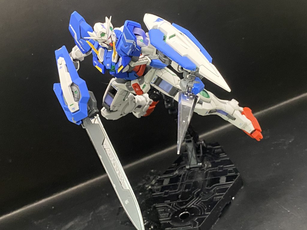 そしてGNソードを構えてポーズ。このめちゃくちゃ大きな剣が素敵すぎる。