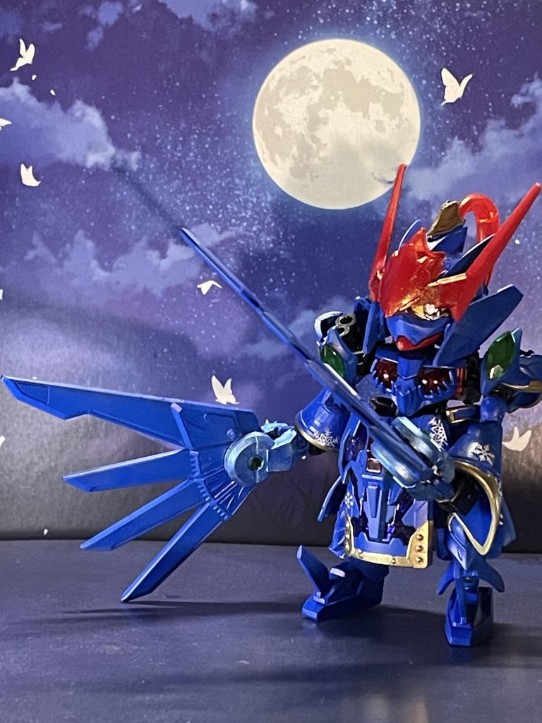 その細腕からは考えられない巨大な鉄扇を振り回して戦うイメージです無双系ではよく見られる光景なのでおそらくセーフ