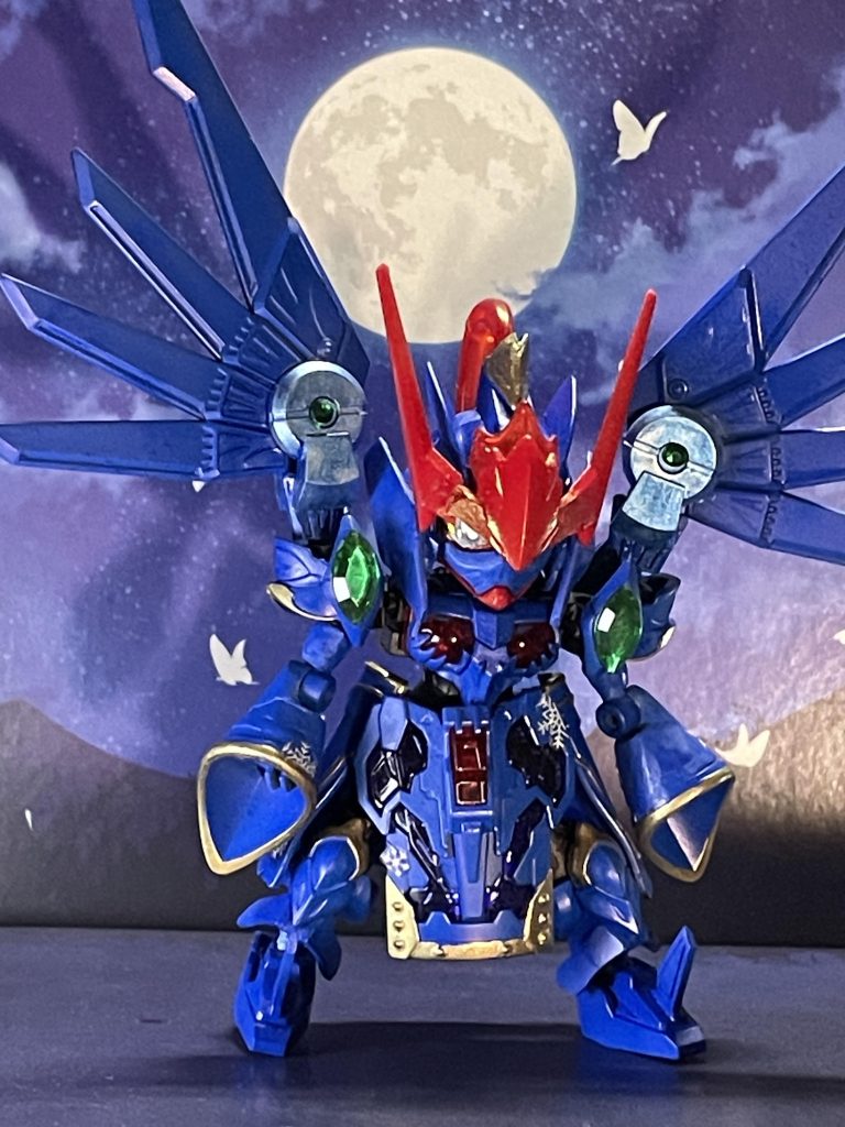 鉄扇を用いて行う秘術によって、見た者の動きをまるで凍り付いたかのように止めてしまうことが可能アクエリアスのシルエットを再現しつつ、普段は女性らしいシルエットにするためにどうすればいいか悩んだ結果、生まれたギミックです