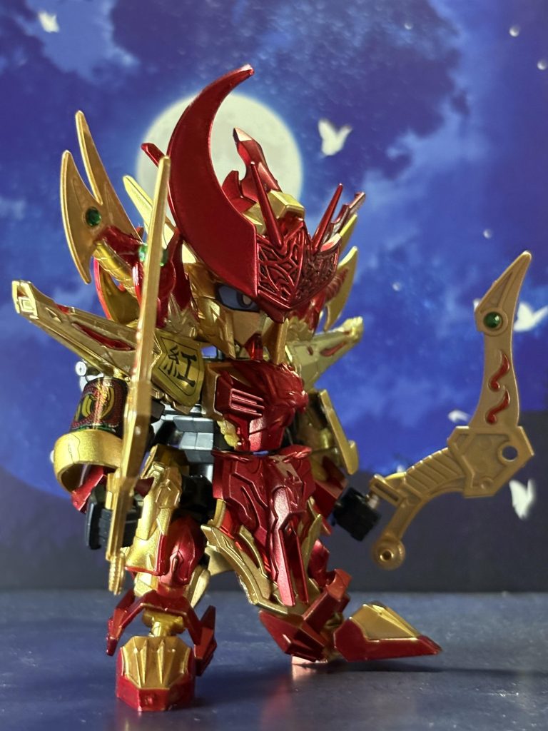 赤と金だけで面白みが薄かったので、丸いモールドに緑のジュエルシールを貼ってアクセントにしています