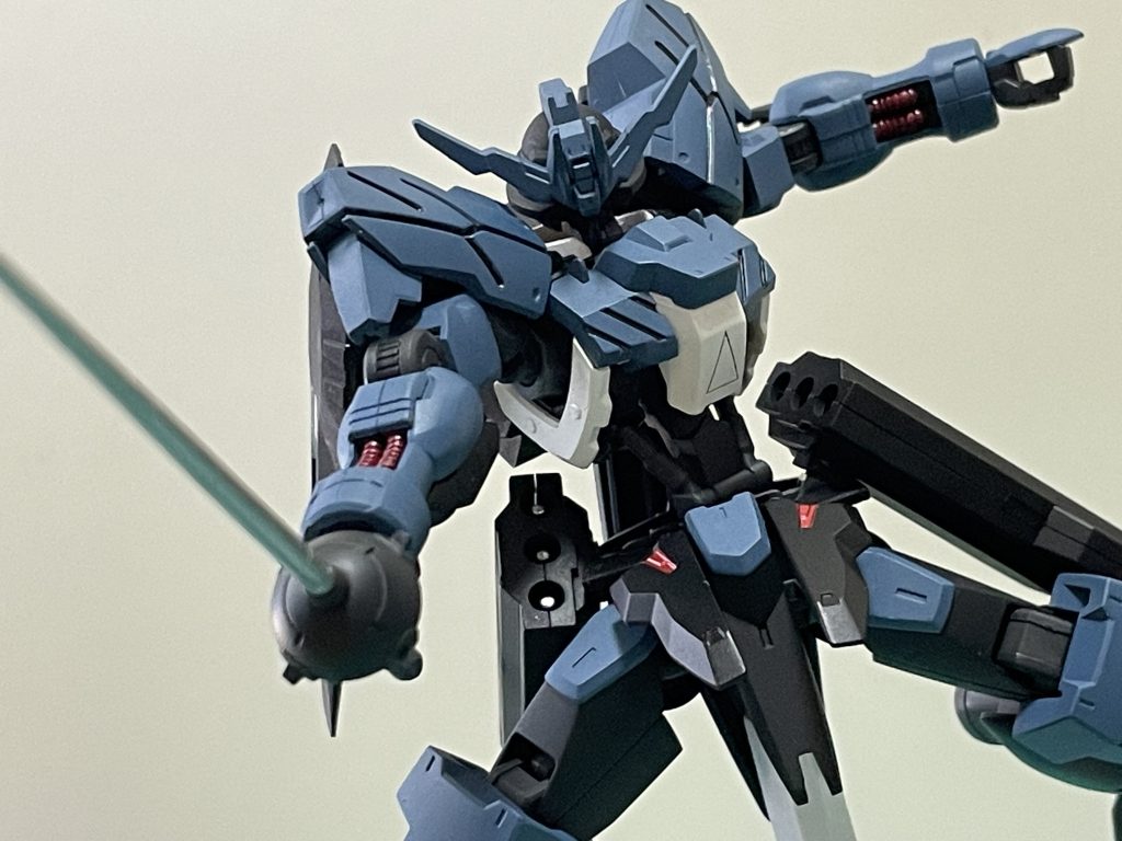 鉄血系キットなんで、結構動くしポージングも付けやすいです^_^