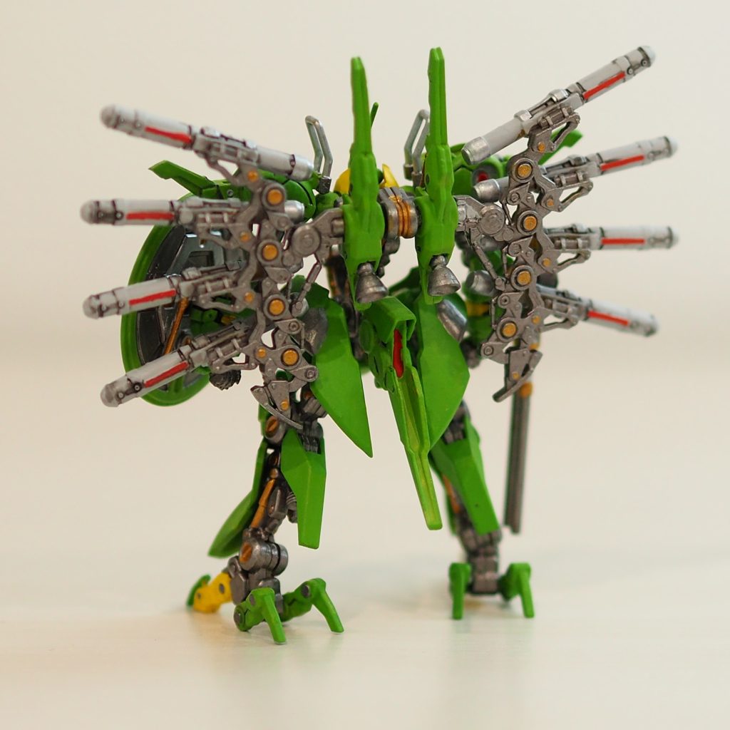 フレームはガンメタ、シルバーを中心にアクセントでゴールドを。