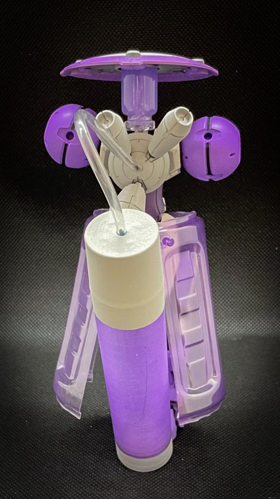 大型タンク試作兵器ビームゲルがスライム状の不定形物質のためそれを保存するための大型タンク。