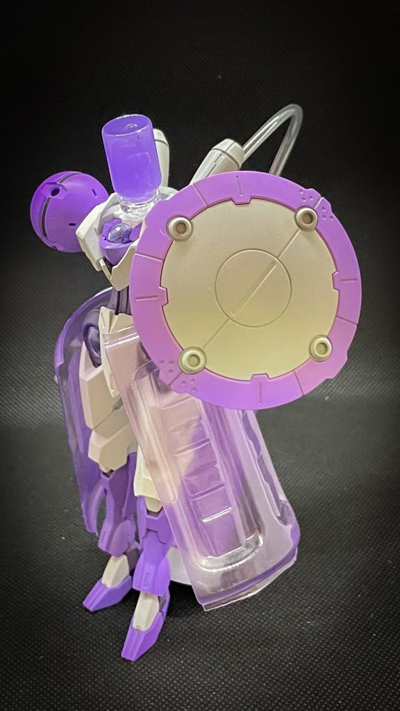 タンクヘッド本来のMSならば頭部ユニットがあるべき箇所には、小型のタンクが備え付けられているこれは何らかの障害により大型タンクを紛失、又は機能不全を起こした最の緊急用予備タンクである。これを普段はシールドでカバーしている。