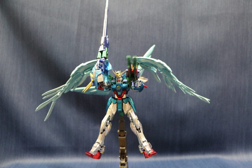 上の敵にも、前の敵にも!ではなく、右腕は重すぎてたれるので、うわむき!