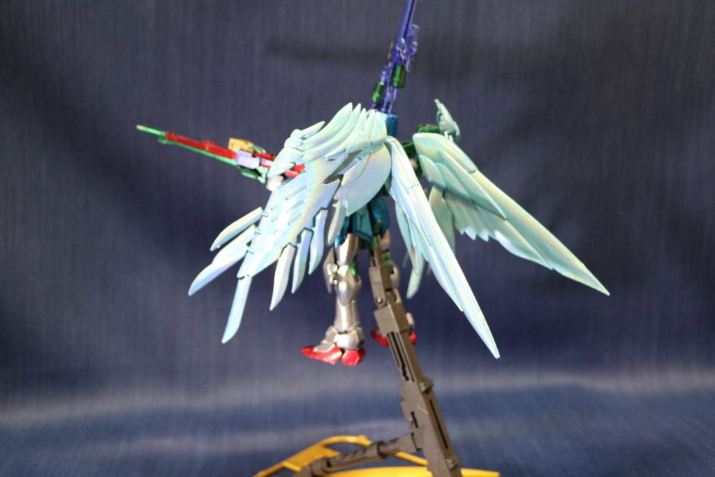 この翼を塗っている時、本当に感動でした。ガンダムマーカーEX:光の翼ホロブルー 本当に良い色です!