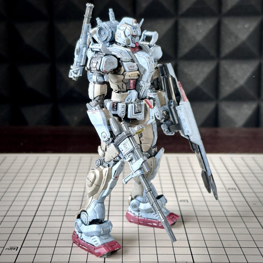 これはウェザリング前☝️筆塗り全塗装（白→水色、灰色→茶色）なんでこんなカラーリングにしちゃったの