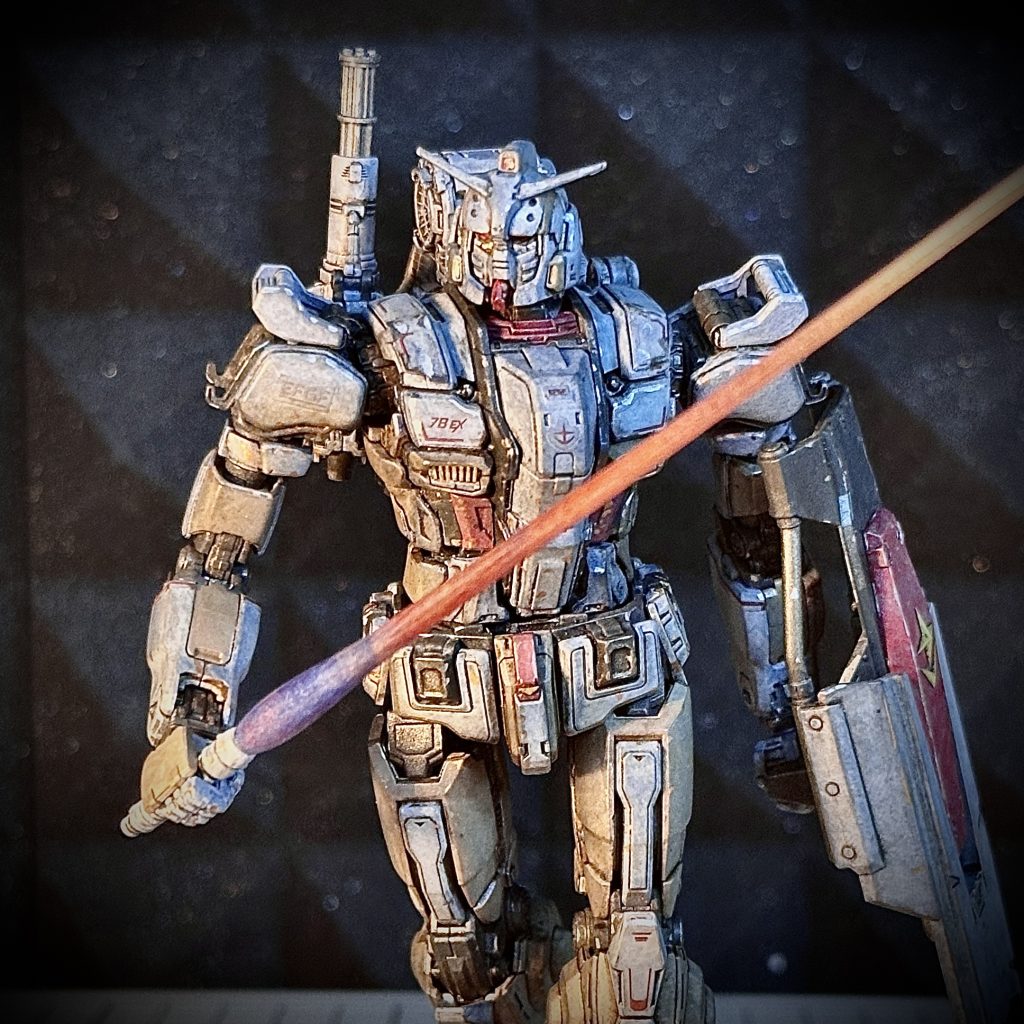 成形色のままでもカッコよかったんだろうな！でも塗っちゃったよ、汚しちゃったよ！変なカラーリングも汚せばだいたいまとまる笑