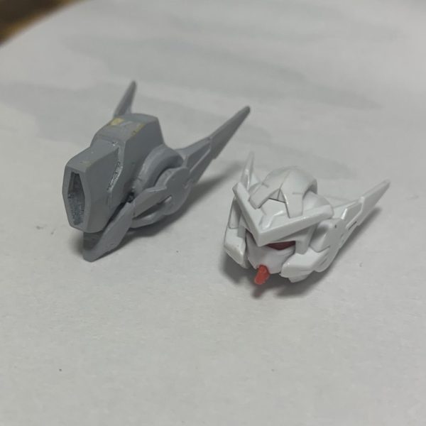 HGガンダムアストレアの頭部を使用してセンサーマスクをスクラッチしました！表面処理してないのでめっちゃ汚い！あとで表面処理するので許して〜（1枚目）