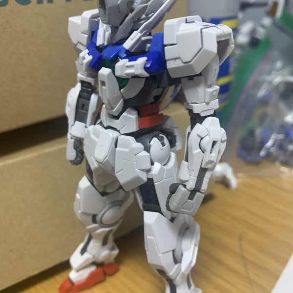 HGガンダムアストレアの頭部を使用してセンサーマスクをスクラッチしました！表面処理してないのでめっちゃ汚い！あとで表面処理するので許して〜（2枚目）