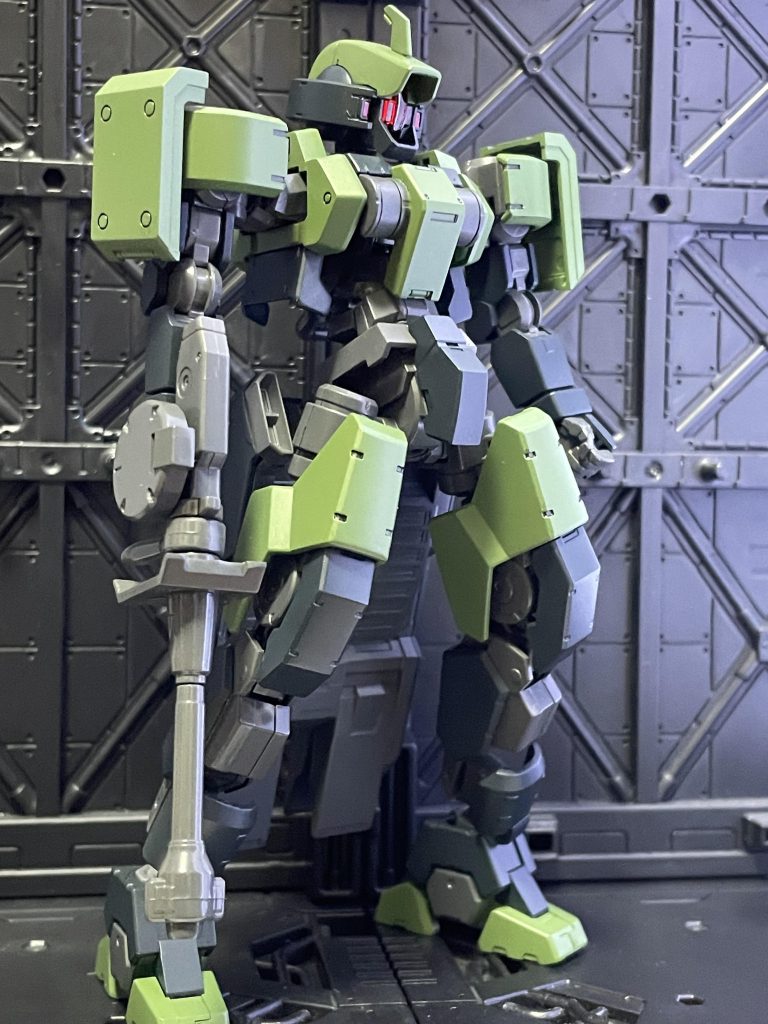 グレイズ系に近い作りなのでとても組み易かった。塗り分け箇所も少ないので、塗装も楽でした^_^