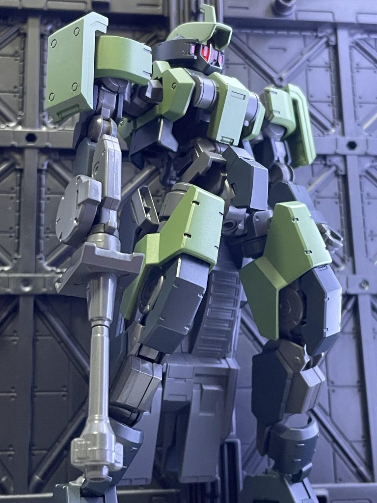 量産型としては旧式にあたる機体らしいですね。MSながらこのアーマードコア感が凄く良いです！普通にカッコ良いい(^ ^)