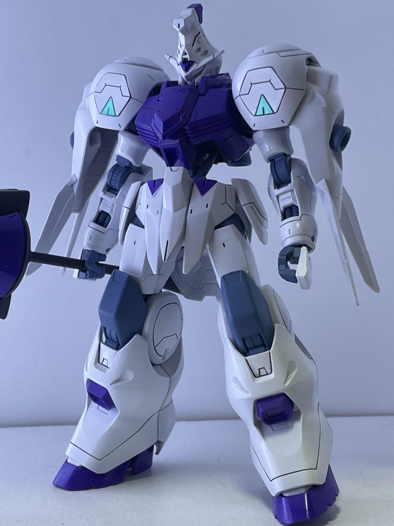 説明書が付属していなかったため、配色はネットで調べて決めました。と言っても、基本的にベースカラーを使用して塗装しました。部分塗装とスミ入れをし、なかなかカッコ良く仕上がりました^_^