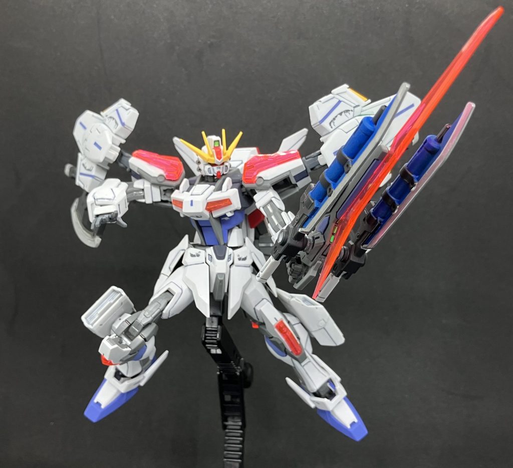 　ビームライフルから分離したバレルクラブの左右にソードライフルを装備してビームソードの威力を強化する運用。　もちろん、ビームライフルに合体させた状態で使えば火力の強化も可能です。