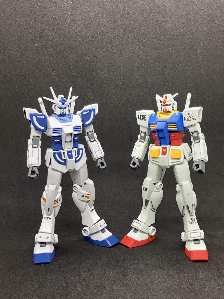 ベースになったガンダムと比較。思ったよりも少ない箇所の変更で印象が変わるものですね。
