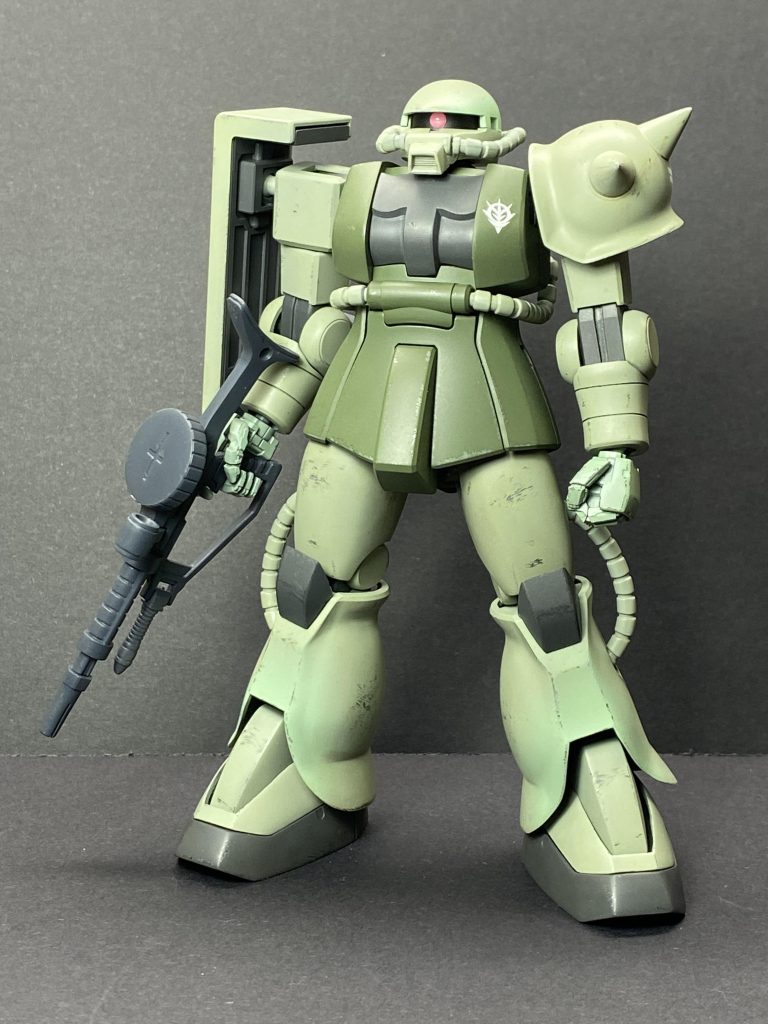 頭頂部左右削り込み、モノアイスリット1mm狭、鼻っ面動力パイプ接合部新造しました。