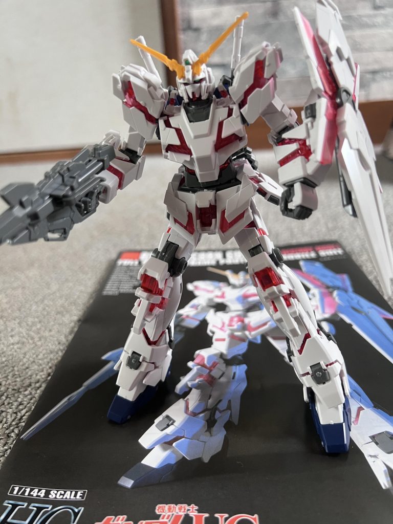 バンシーは黒かったので白いガンダムは見やすくて格好良さが際立ちますね✨パーツの形状もバンシーと似てて作りやすかった😆アンテナもスムーズにハマりました