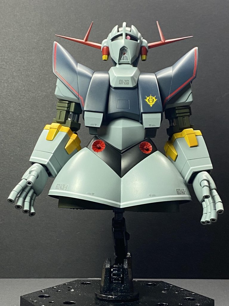 ジオング＝迫力のある腕、大きなスカートを意識し旧キットの良さを残しながら作っています。