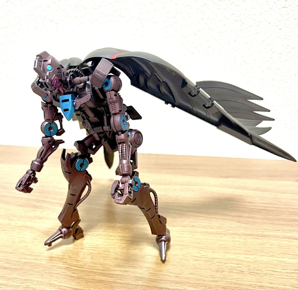 ちなみに素体も塗装してます。素体は黒サフ後にメタルブラッディーレッドで塗装してます。関節などの所々をメタルブルーで塗ってます。これはガンダムマーカーですね。