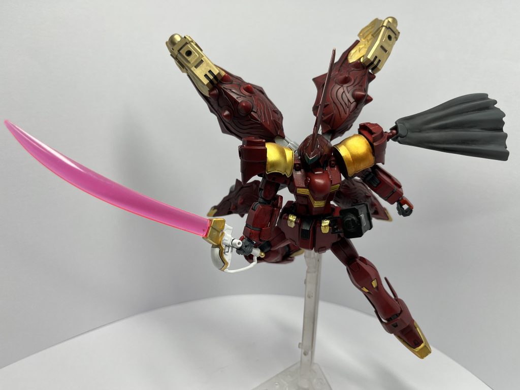 ビームザンバー & ABCハーフマント先程のバレルパーツは腰にマウント可なので戦況によりけりで武装を切り替え