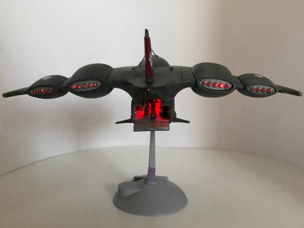 貨物室の作り込みと電飾、（レッドウルフ隊４機のザクを配置）、ジェットエンジンをグラスファイバーで発光(zaku-kao6)