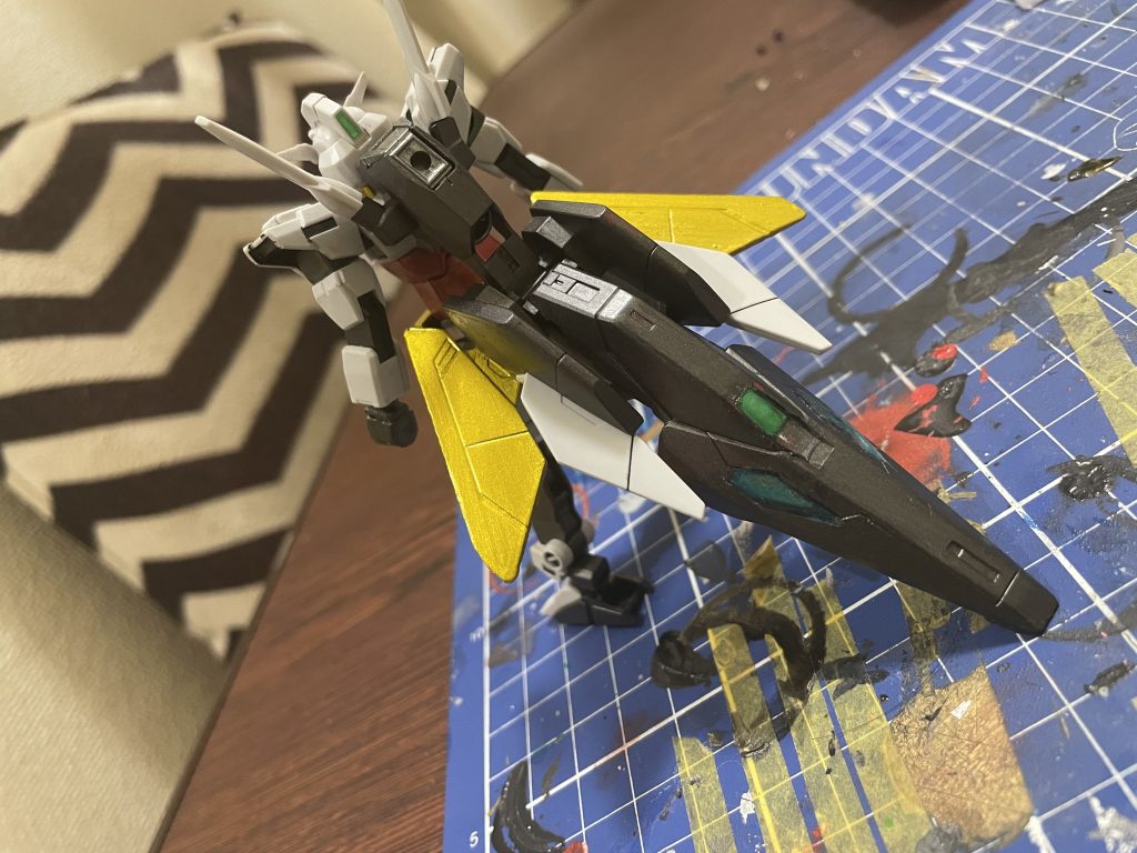 コアガンダムII/Eの背部(コアデイフェンサーのセンサーのカラーは先述が修正版になる)