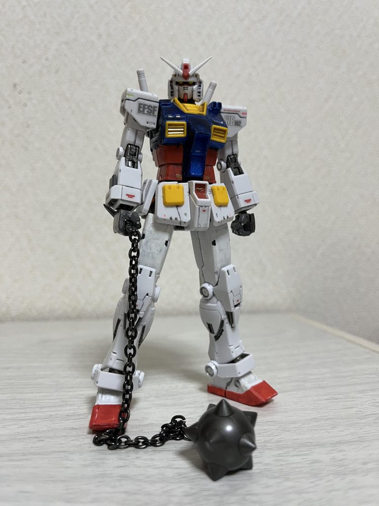 例によって太腿を延ばし靴を縮めています。今回は靴部分はほぼフルスクラッチです。一番気になっていた肩幅も詰めています。遊びでRG2.0風のディテールも入れています。