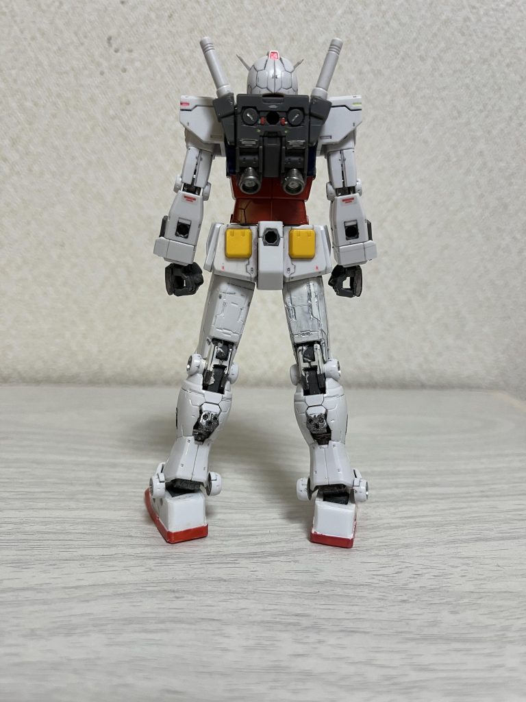 右太腿は片方改造に失敗したのでジャンクから流用して何とかしています。