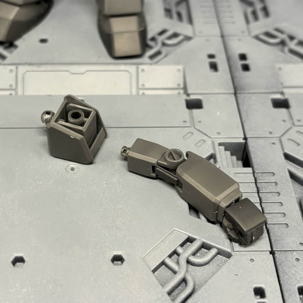 肩パーツが独特でこれで1パーツなのが面白いです。