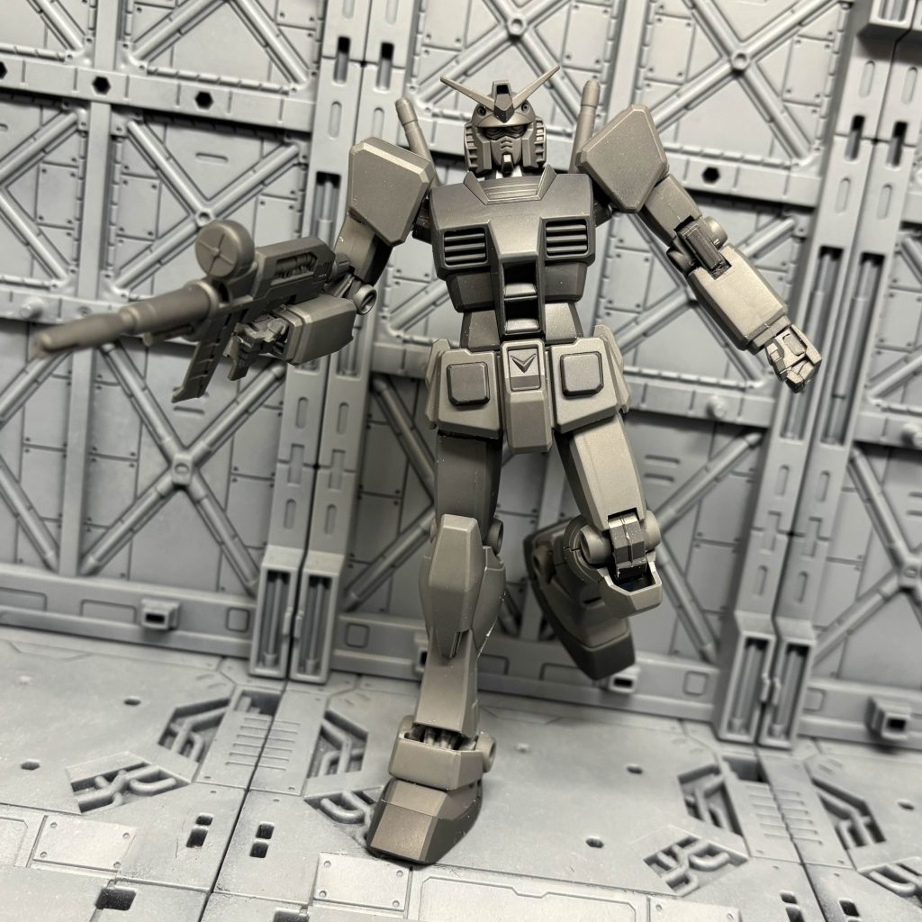 可動は肘と膝が90度程度とFGが一番近いかな?イベントに参加するだけで貰えますし、もっとポーズつけたいと思ったらEGやHGが欲しくなるので入門用としては丁度良いかも。