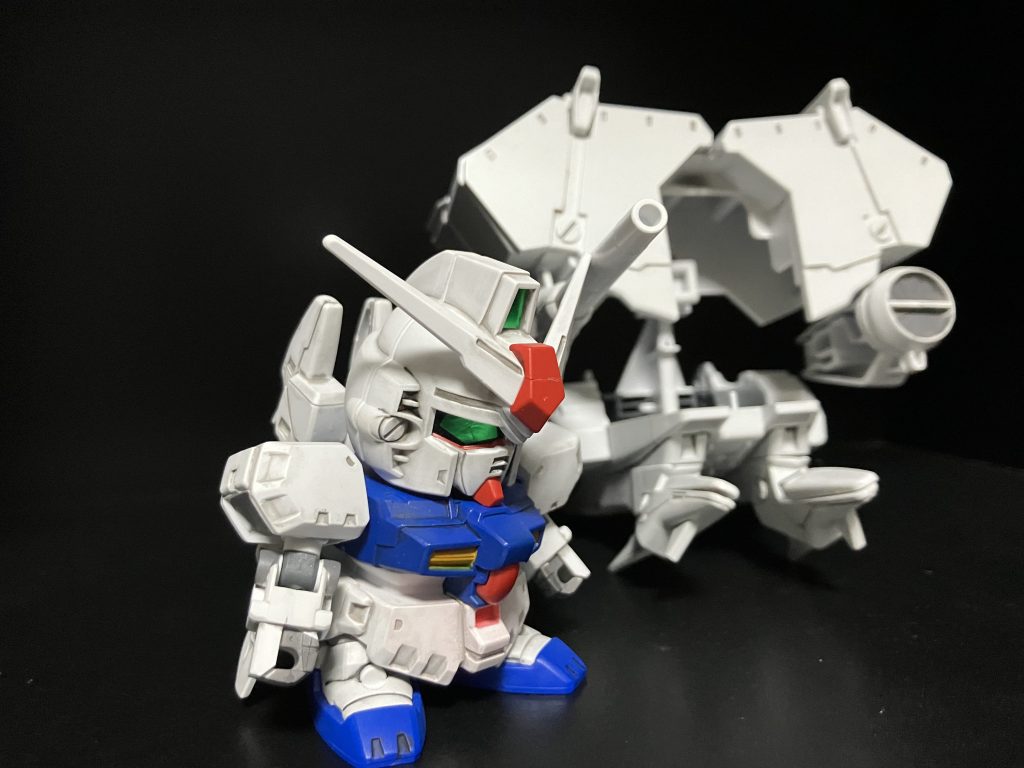 右斜めから。 機体について型式番号RX-78GP03試作型宇宙拠点防衛戦用MS「MSの汎用性とMAの攻撃力を兼ね備えた機動兵器」というコンセプトの下開発されました。