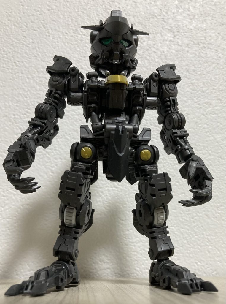 SDだけどMGの名に恥じない内部フレーム特に鉄血のオルフェンズは相性がいいと思います。他のガンダムフレームも出して欲しいですな。300年経っても使えるスーパーアロイという素材で作られている設定だそうですが、現実にそんな素材あったら技術革新どころじゃ無いですよね