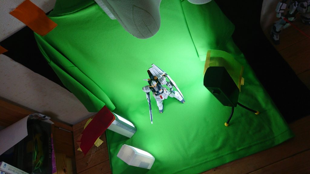 撮影風景グリーンバックはクラスTシャツです…なんか悲しくなってきた(gundam-kao9)