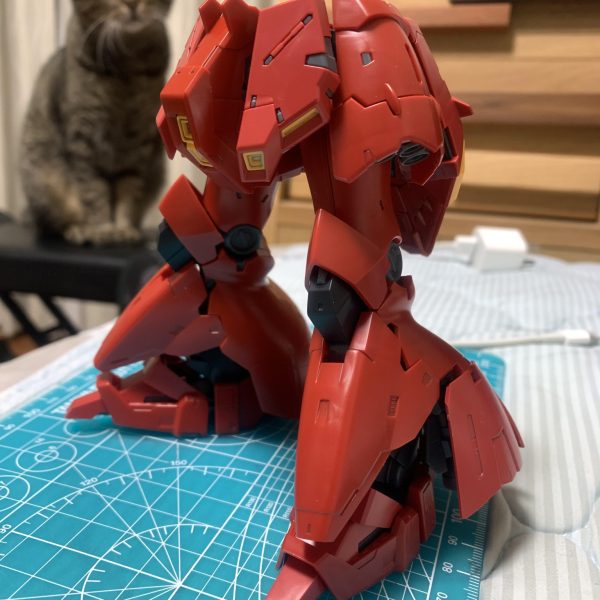 初投稿です🙇‍♂️RG  1/144 サザビー(製作途中)です🫡といっても、あとは武装類だけですが⋯笑よろしくお願いしまぁぁぁぁぁす💪🏻( ¨̮ 💪🏻)（3枚目）