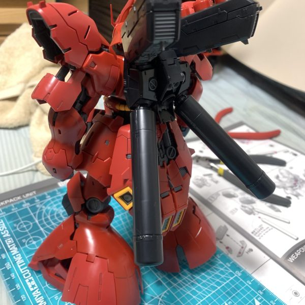 初投稿です🙇‍♂️RG  1/144 サザビー(製作途中)です🫡といっても、あとは武装類だけですが⋯笑よろしくお願いしまぁぁぁぁぁす💪🏻( ¨̮ 💪🏻)（7枚目）